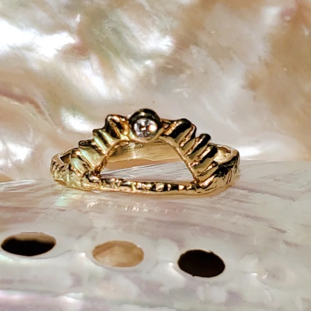 Common by Joy 
Radiant light ring